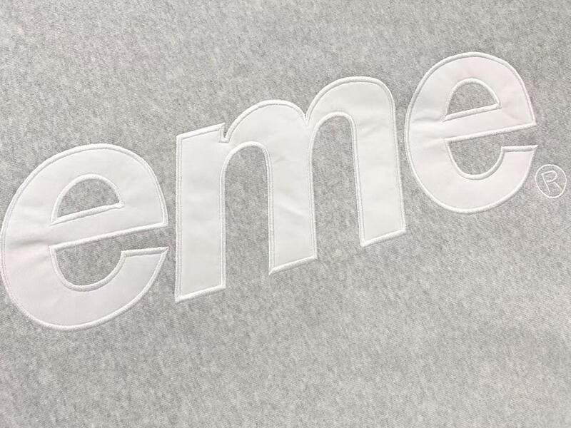 Moletom Supreme Satin Appliqué Cinza