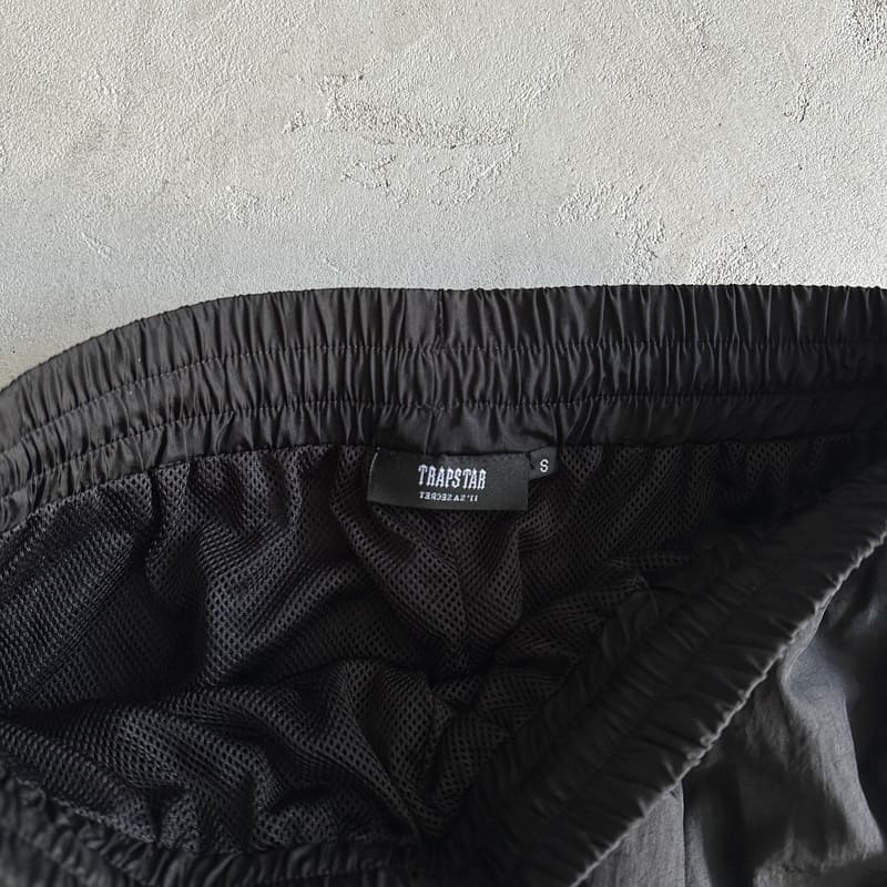 Conjunto Trapstar Irongate Football Tracksuit Preto/Cinza