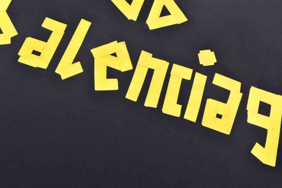Camiseta Balenciaga Tape Type Preta