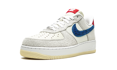 Nike Air Force 1 Low SP Undefeated 5 On It Dunk vs. AF1